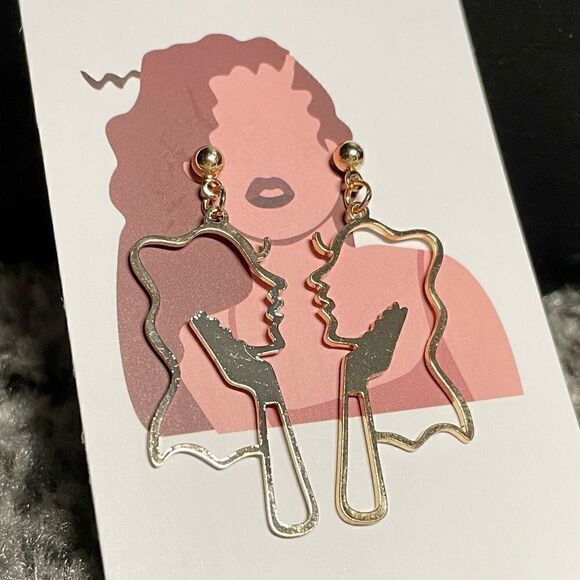 Face Abstract Design Earrings  - Picture 3 of 5